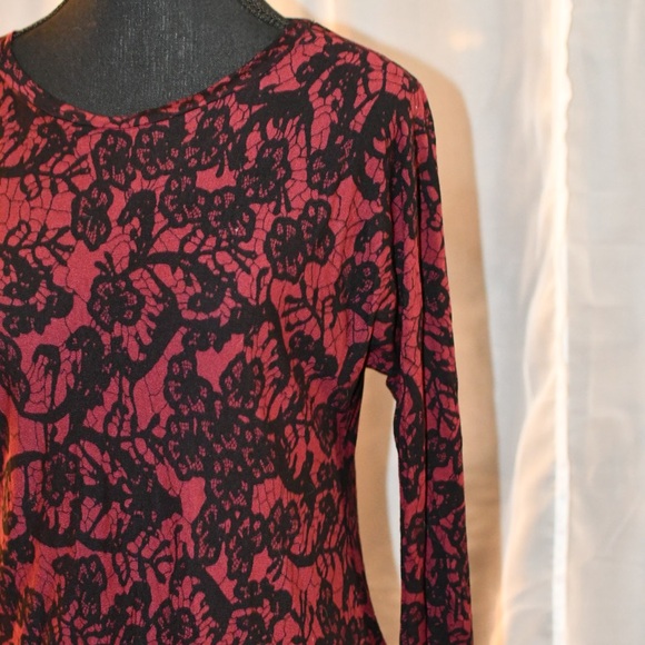 Wilfred Red and Black Lace Pattern Open Back Top Size Medium - Picture 2 of 11